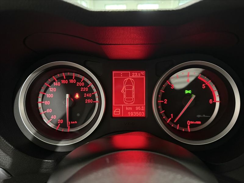 Alfa Romeo 159 2,4   JTDm V5 147 kW BOSE TOP - fotka 13 z 40