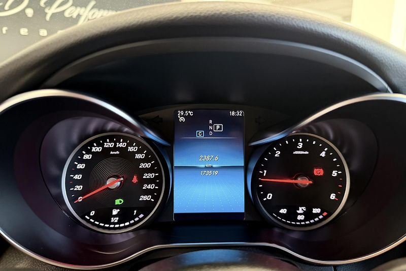 Mercedes-Benz Třídy C (2020) C 220d 4Matic AMG Line - fotka 45 z 81
