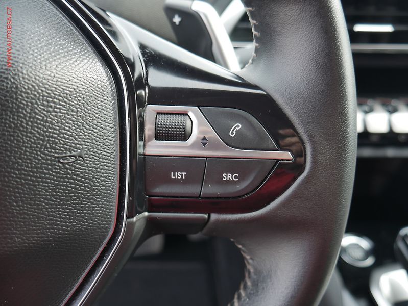 Peugeot 5008 (2022) 1.2PT, 1.maj,ČR, Allure, AT - fotka 19 z 23