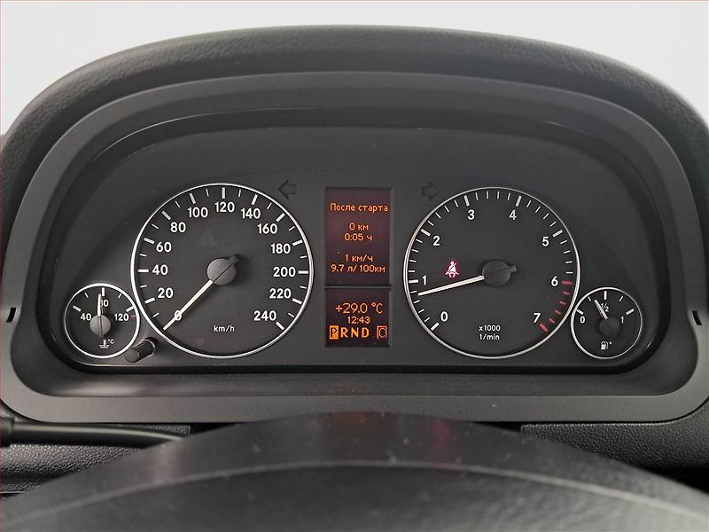 Mercedes-Benz Třídy A (2011) A 160, Automat, Navi, Tempomat - fotka 11 z 15