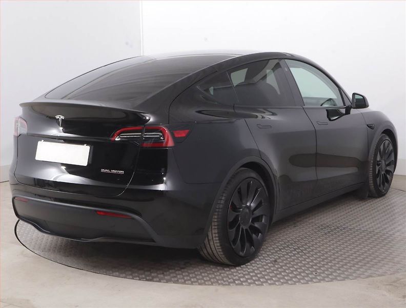 Tesla Model Y (2022) Performance 79kWh, SoH 92% - fotka 5 z 22