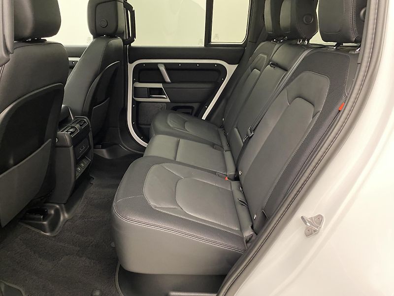 Land Rover Defender P400 X-DYNAMIC HSE AWD CZ - fotka 6 z 46