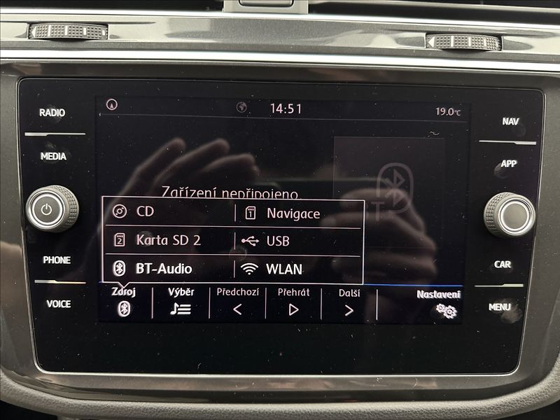 Volkswagen Tiguan 1,5 TSi DSG HUD KAMERA TAŽNÉ - fotka 17 z 50
