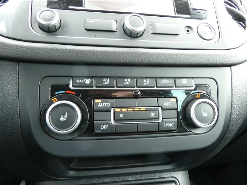 Volkswagen Tiguan 2,0 TDi 130kW Sport 4x4,TZ,nav - fotka 27 z 50