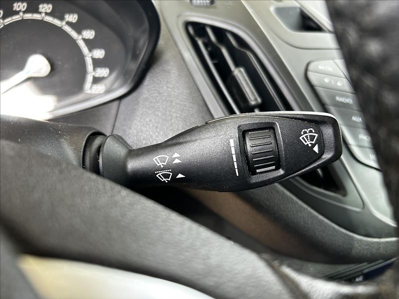 Ford Tourneo Courier 1,0 i 74 kW  Tempomat,Isofix - fotka 26 z 50