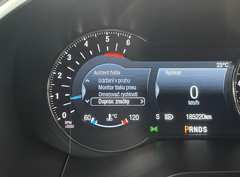 Ford S-MAX Titanium 132kW AT AWD, 7 MÍST - fotka 24 z 34