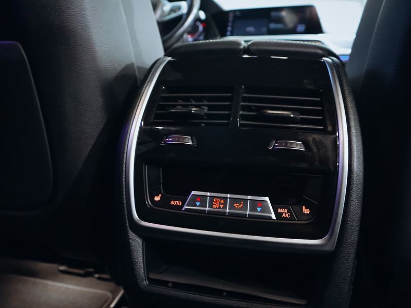 BMW X7 xDrive40i - fotka 25 z 32