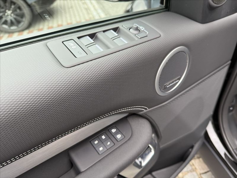 Land Rover Discovery (2026) 3,0 DYNAMIC SE D250 - fotka 13 z 33