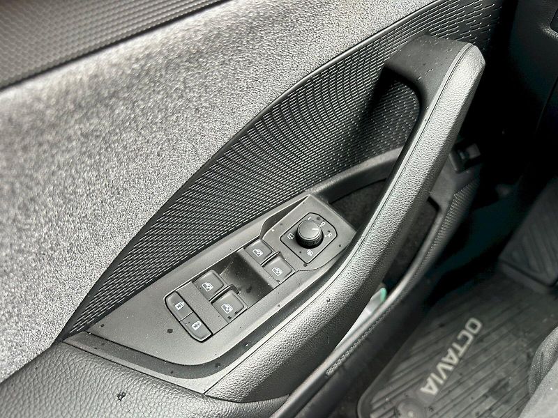 Škoda Octavia (2024) 1.5 TSI 110kW MHEV Top Selecti - fotka 8 z 24
