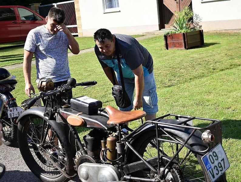 Již 18. ročník Veterán Rallye z lázní do lázní s podtitulem na pohodu, odstartovala v neděli ráno ze Skalky. 13.8. 2023