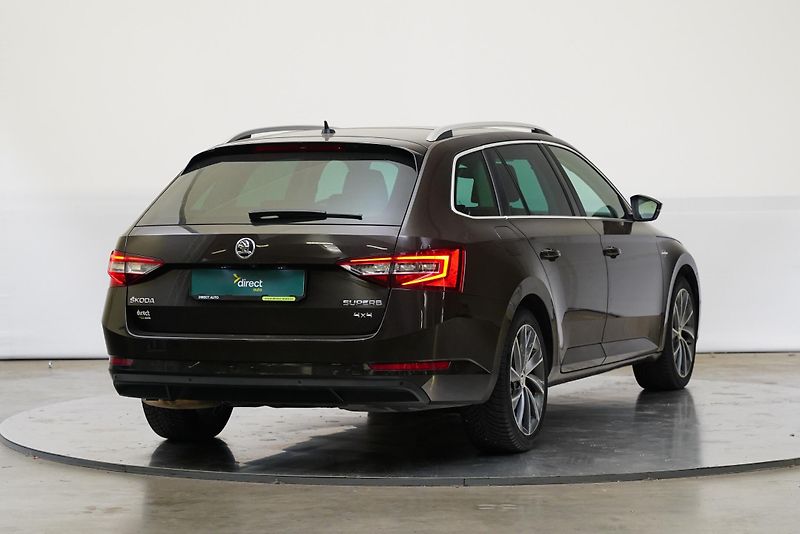 Škoda Superb - fotka 2 z 30