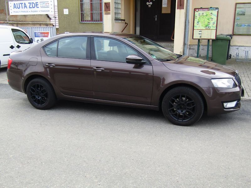 Škoda Octavia (2014) 1.6 TDI 77kW  ZIMNÍ KOLA - fotka 8 z 35