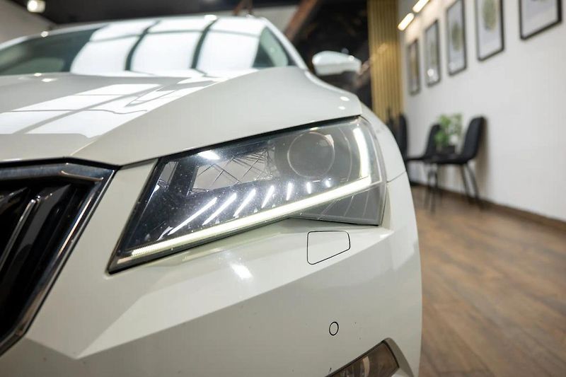 Škoda Superb 2.0 TDI 110 kW L&K - fotka 31 z 36