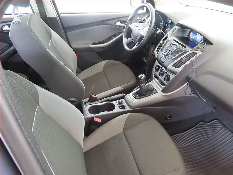 Ford Focus (2011) 1.6 i, Serv.kniha, Tempomat - fotka 9 z 13