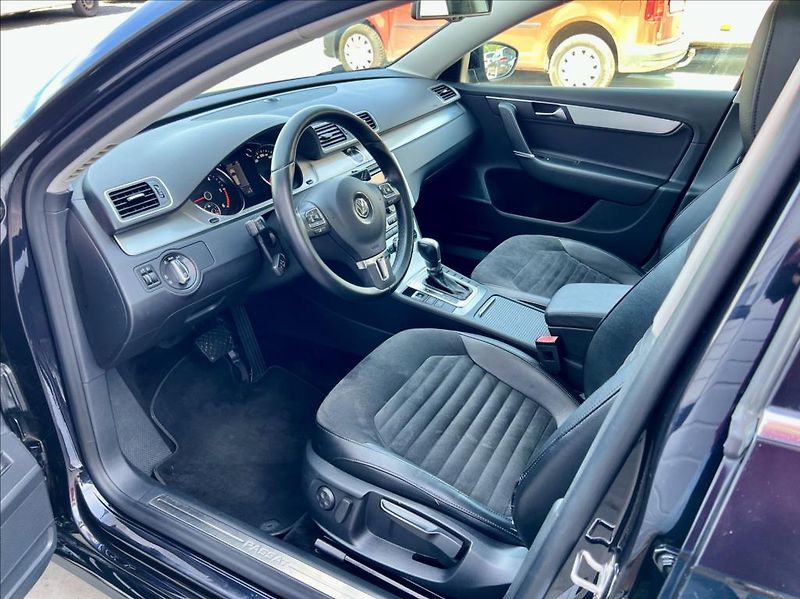 Volkswagen Passat 2,0 TDi DSG HIGHLINE / NAVI - fotka 12 z 42