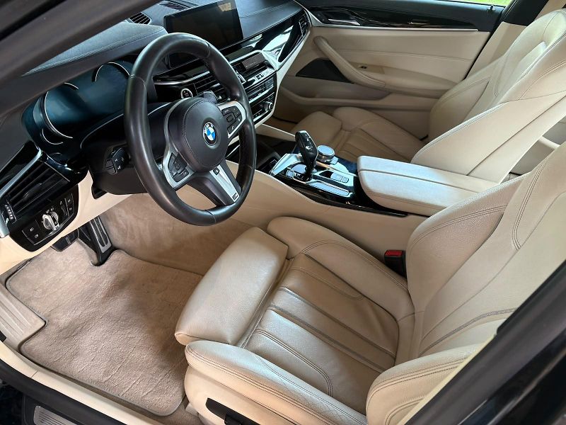 BMW Řada 5 (2019) 540i Xdrive Mpaket - fotka 9 z 12