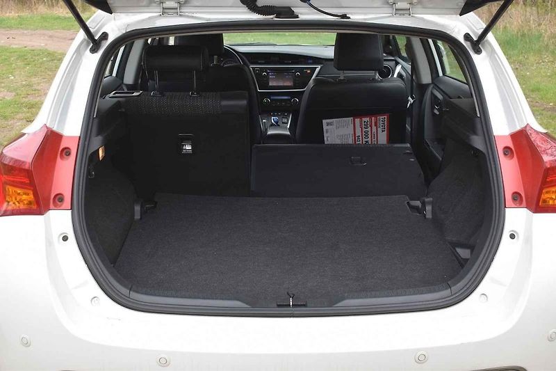 Toyota Auris hybrid je dlouhověká ojetina s nízkou spotřebou