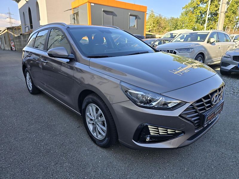 Hyundai i30 COMFORT / LED KAMERA NAVI - fotka 2 z 37