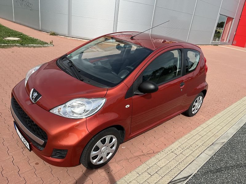 Peugeot 107 1.0 i 50 kW 1.Majitel - fotka 24 z 26