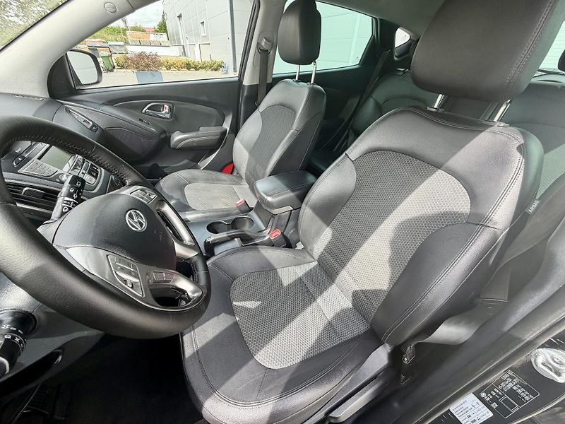 Hyundai ix35 (2010) 2.0i Style 2WD - fotka 13 z 23