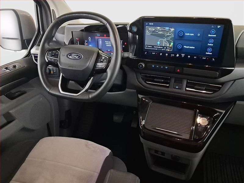 Ford Tourneo Custom (2024) Titanium 2.0 EcoBlue, ČR, 1Maj - fotka 7 z 18