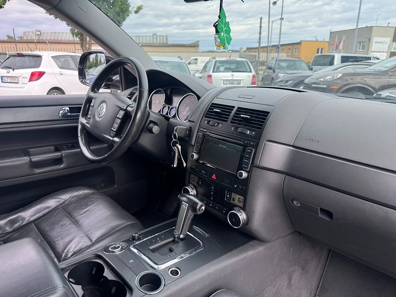 Volkswagen Touareg (2010) 4X4 3,0 TDI V6 176 KW - fotka 42 z 47