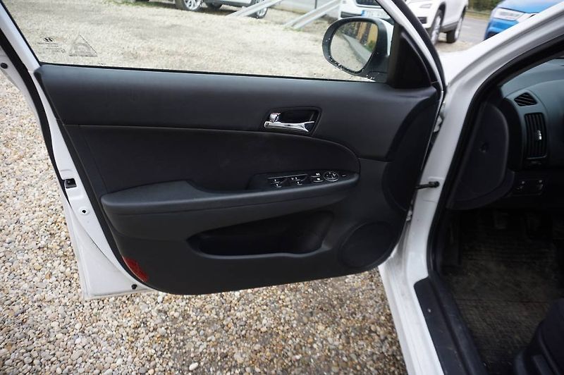 Hyundai i30 (2011) 1,4 NOVÉ VČR - fotka 5 z 37