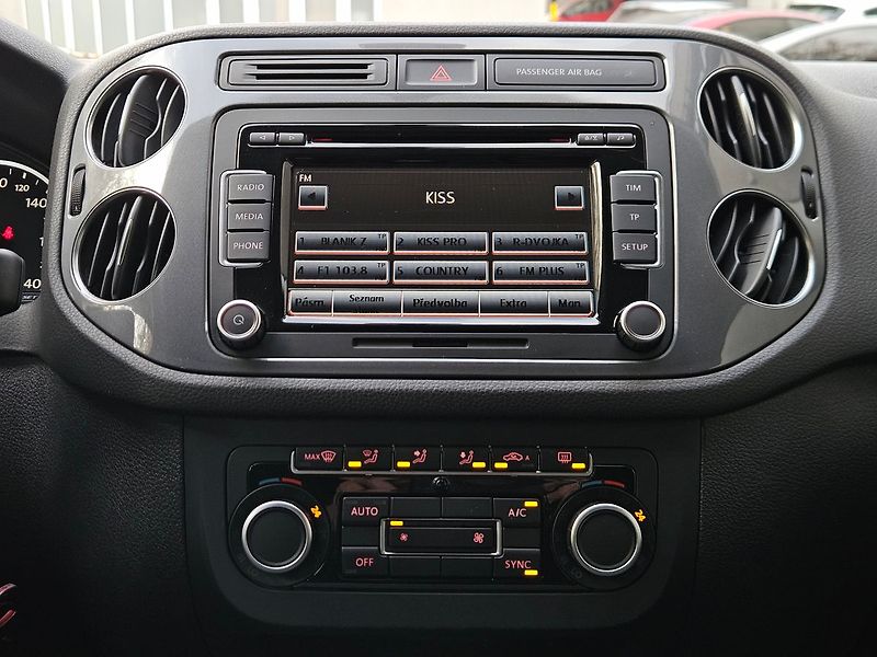 Volkswagen Tiguan 1,4 TSi, ČR, 1.maj, serv.kn. - fotka 21 z 40