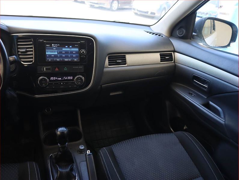 Mitsubishi Outlander (2016) 2.2 DI-D, 4X4, Tempomat - fotka 8 z 16