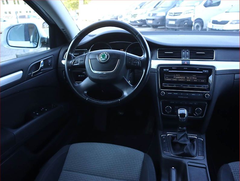 Škoda Superb (2012) 2.0 TDI, Serv.kniha, Tempomat - fotka 7 z 17