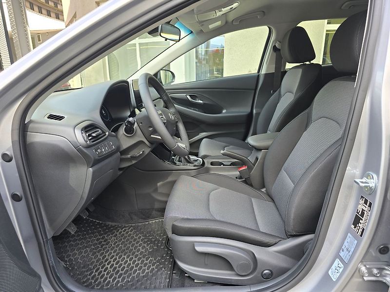 Hyundai i30 (2026) 1.0 T-GDi Go Czech - fotka 9 z 25