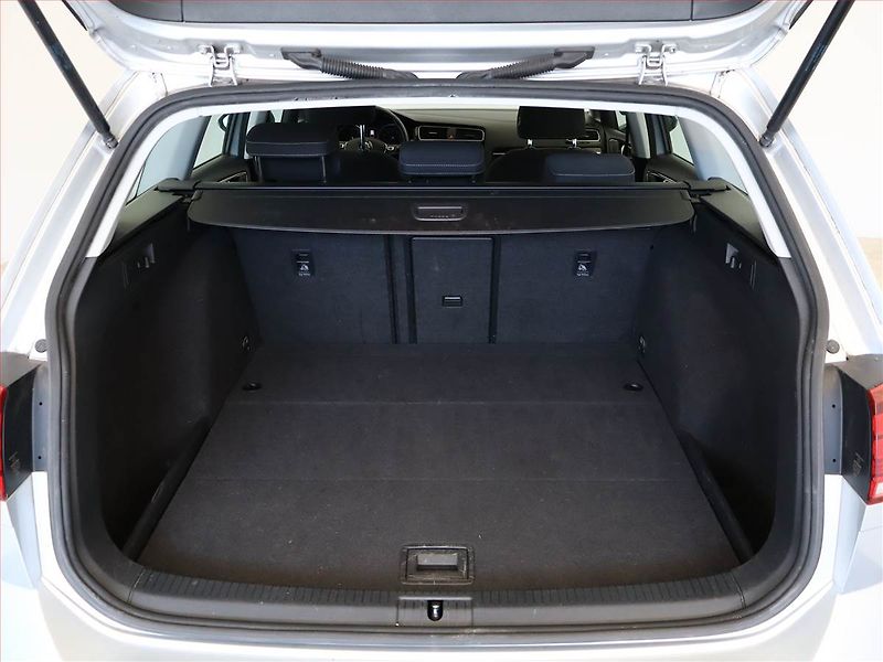 Volkswagen Golf (2018) Highline 2.0 TDI, Navi - fotka 12 z 15