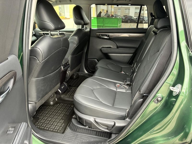 Toyota Highlander 2.5 HSD e-CVT AWD Executive Sk - fotka 11 z 27