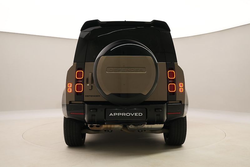 Land Rover Defender 110 D300 X-DYNAMIC HSE AWD CZ - fotka 11 z 54