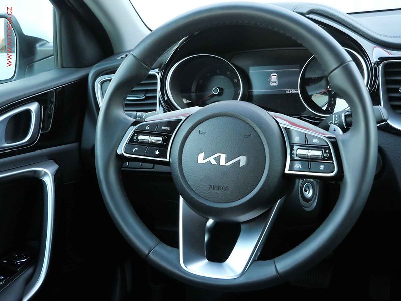 Kia XCeed (2025) 1.6 T-GDi, 1.maj,ČR, AT - fotka 11 z 26