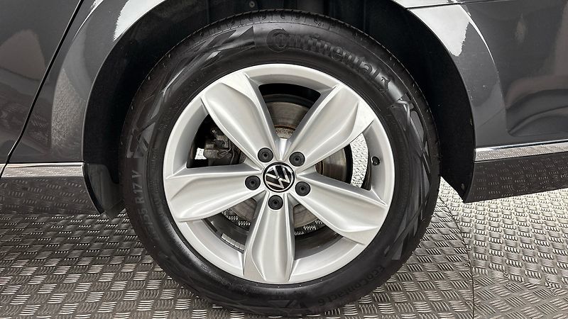 Volkswagen Passat 2.0 TDI DSG Elegance Variant - fotka 19 z 27