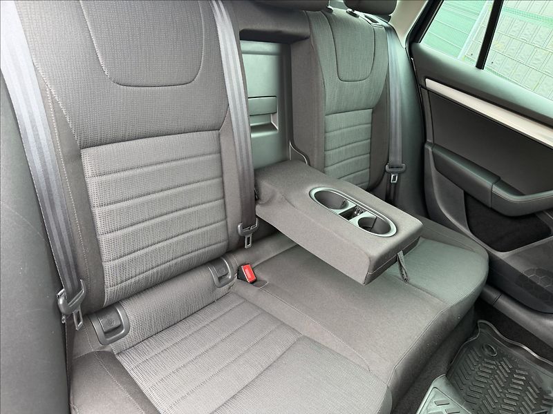 Škoda Octavia III 1.6 TDI Elegance 4x4 - fotka 17 z 19