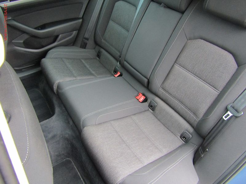 Volkswagen Passat (2015) 1.6 TDi, AC, temp - fotka 10 z 18