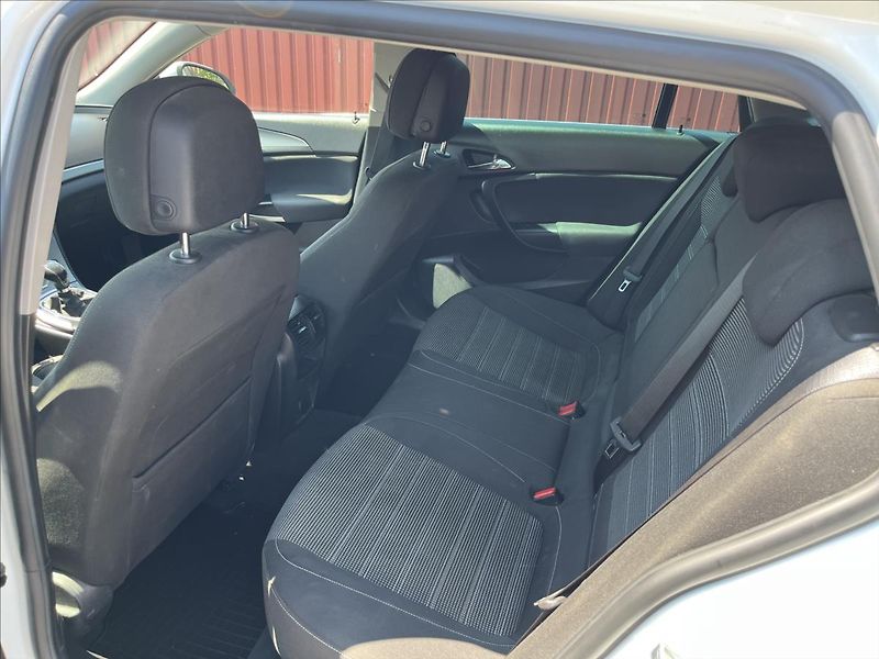 Opel Insignia 1,6 CDTi KLIMA ROZVODY SERVIS - fotka 13 z 37