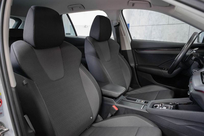 Škoda Octavia 2.0TDI*110kW DSG*BLIS*ACC*DPH* - fotka 11 z 35