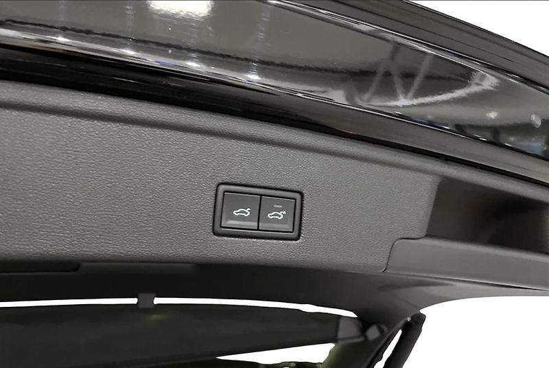 Volkswagen Touareg 3.0 V6 TSI AWD Pano  - fotka 13 z 20
