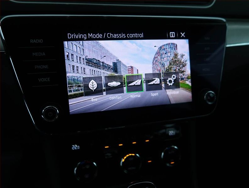 Škoda Superb (2021) Laurin&Klement 2.0 TSI - fotka 19 z 25
