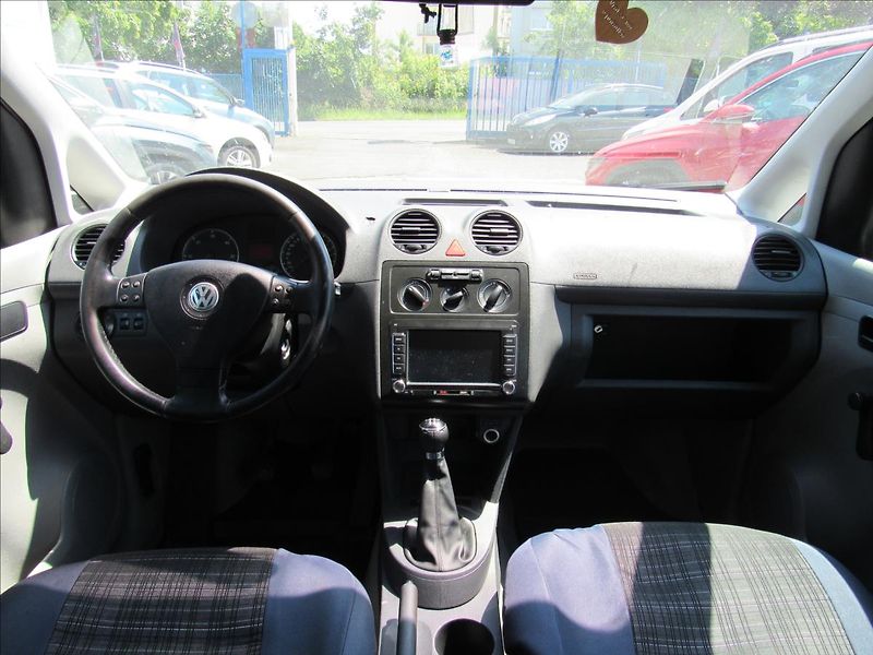 Volkswagen Caddy 1,9 TDi 77kW 5 míst - fotka 11 z 29