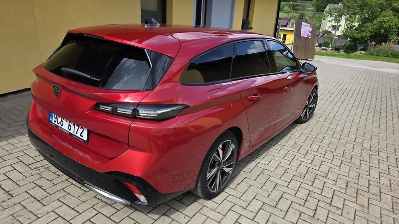 Peugeot 308 (2022) Výborný stav - fotka 1 z 11