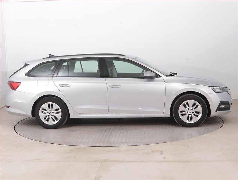 Škoda Octavia (2022) Ambition 2.0 TDI, ČR,1.maj - fotka 6 z 15