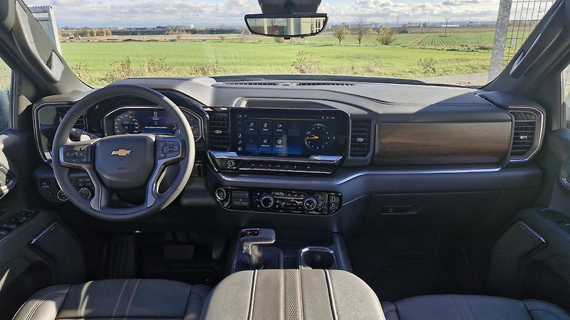 Chevrolet Silverado (2026) HIGH COUNTRY 6.2l - fotka 7 z 13