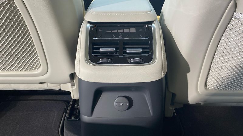 Volvo XC90 (2026) PLUS BRIGHT, T8 AWD, 184+115 k - fotka 12 z 13