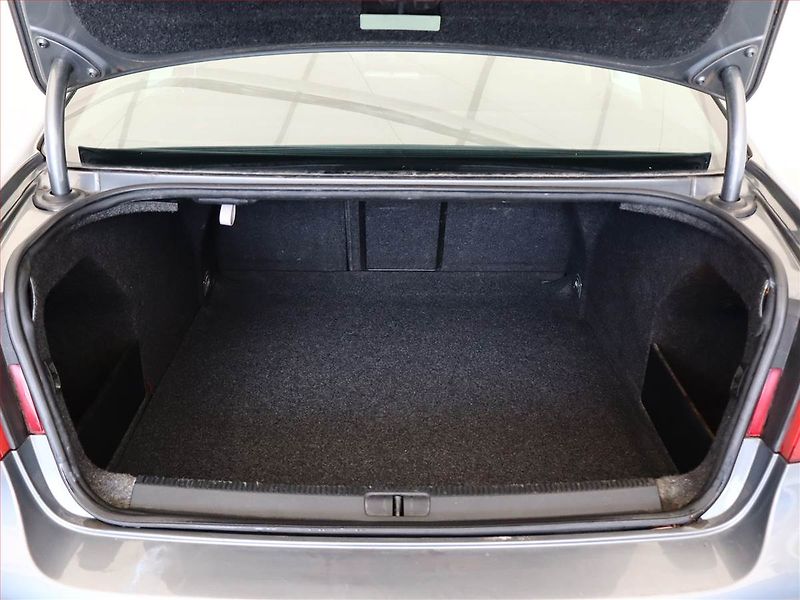 Volkswagen Passat (2005) 2.0 TDI, po STK, CZ doklady - fotka 10 z 12