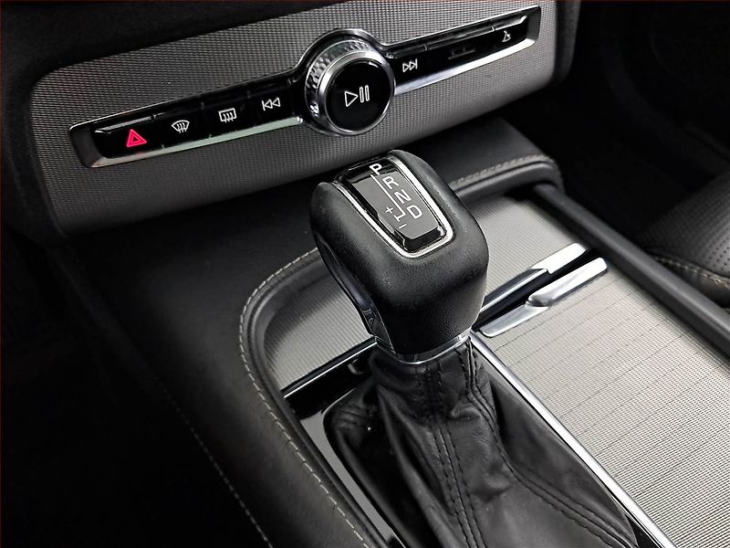 Volvo XC90 (2015) D5 AWD - fotka 13 z 29