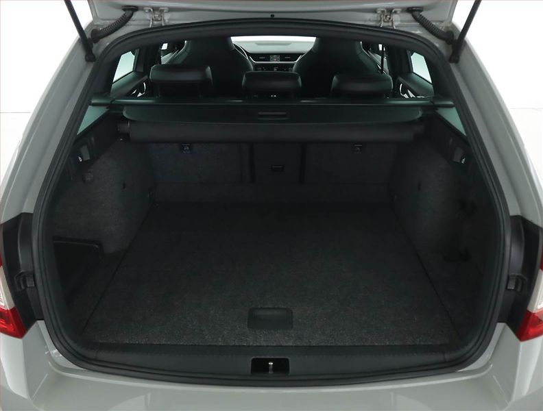 Škoda Octavia (2015) RS 2.0 TSI, Automat - fotka 14 z 19